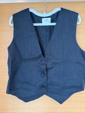 DISSH Black Sleeveless Button-Front Vest